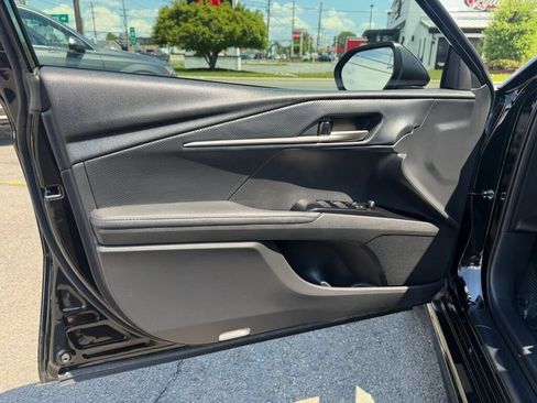Used 2025 Toyota Camry XSE FWD image 10