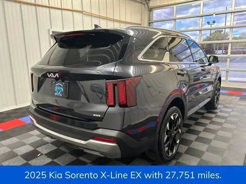 Used 2025 Kia Sorento X-Line EX AWD/4WD image 3