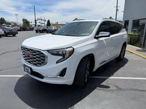 Used 2021 GMC Terrain Denali w/ Denali Premium Package AWD/4WD image 3