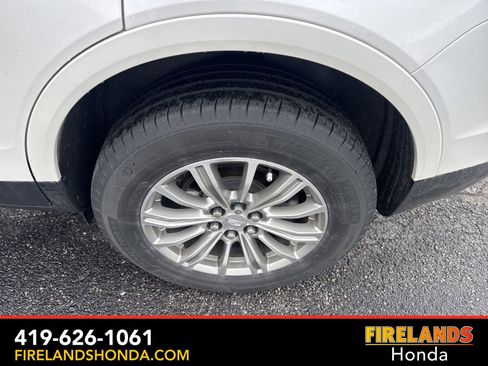 Used 2017 Cadillac XT5 Luxury w/ Driver Awareness Package image 13