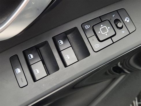 Certified 2024 Kia Niro SX Touring image 44