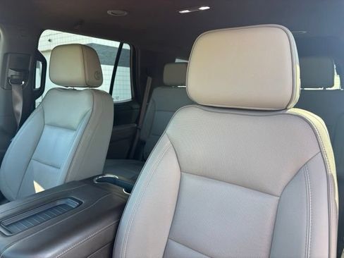 Used 2023 GMC Yukon SLT w/ SLT Luxury Package AWD/4WD image 16