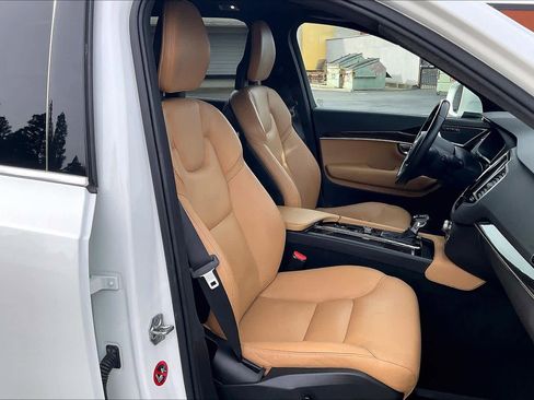 Used 2018 Volvo XC90 T6 Momentum w/ Convenience Package image 10