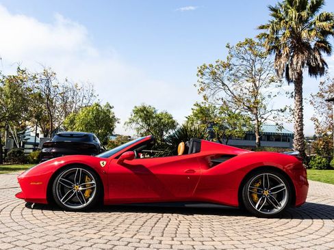 Certified 2018 Ferrari 488 Spider RWD image 9