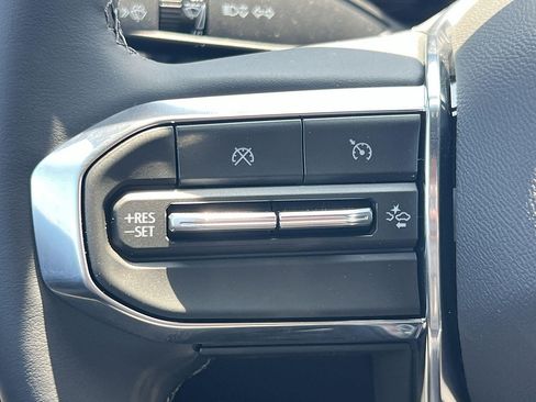 New 2026 GMC Canyon Elevation w/ LPO, Black Badging Package RWD image 13