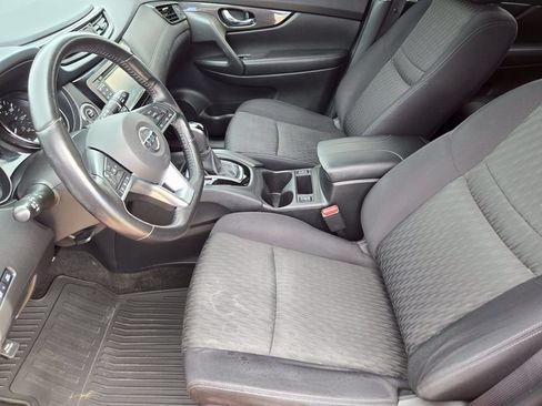 Used 2017 Nissan Rogue SV w/ SV Premium Package FWD image 32