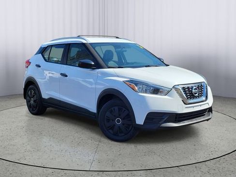 Used 2019 Nissan Kicks S FWD image 1
