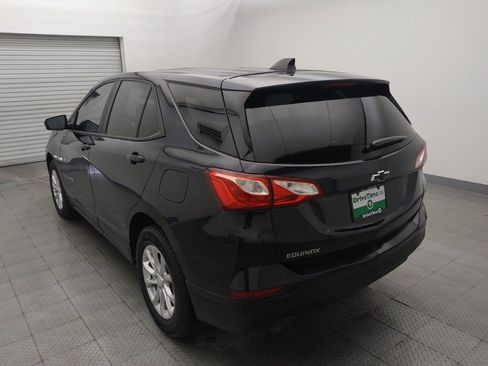Used 2020 Chevrolet Equinox LS w/ LPO, Chrome Package FWD image 5
