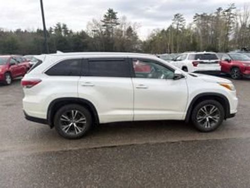 Used 2016 Toyota Highlander XLE AWD/4WD image 4
