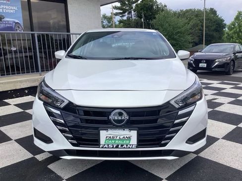 Used 2025 Nissan Versa SV FWD image 3