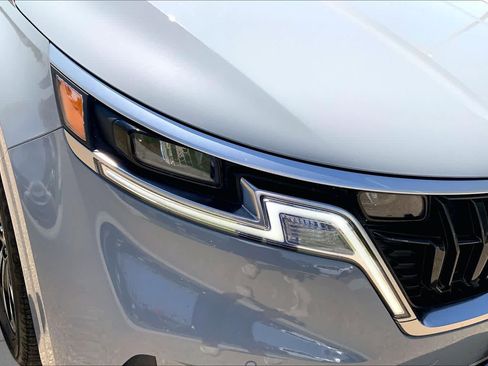 Certified 2024 Kia Carnival EX FWD image 36