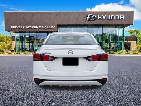 Used 2025 Nissan Altima 2.5 SV image 4