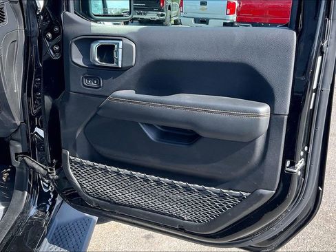 Used 2025 Jeep Wrangler Unlimited Sahara AWD/4WD image 29