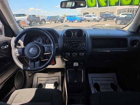 Used 2016 Jeep Patriot Latitude AWD/4WD image 15