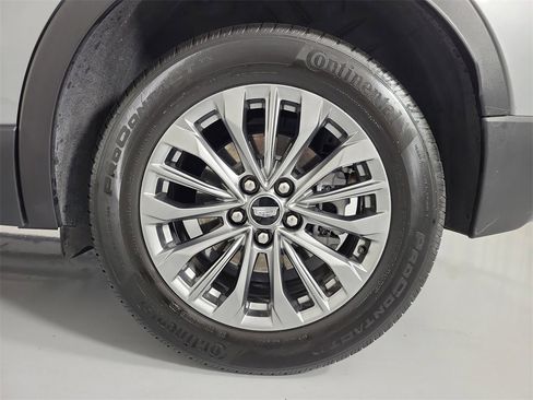 Certified 2025 Cadillac XT4 Premium Luxury image 10