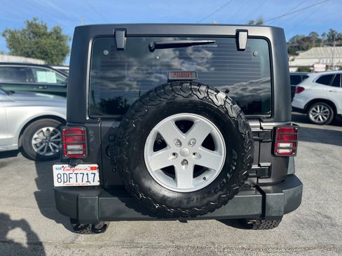 Used 2018 Jeep Wrangler Sport AWD/4WD image 6