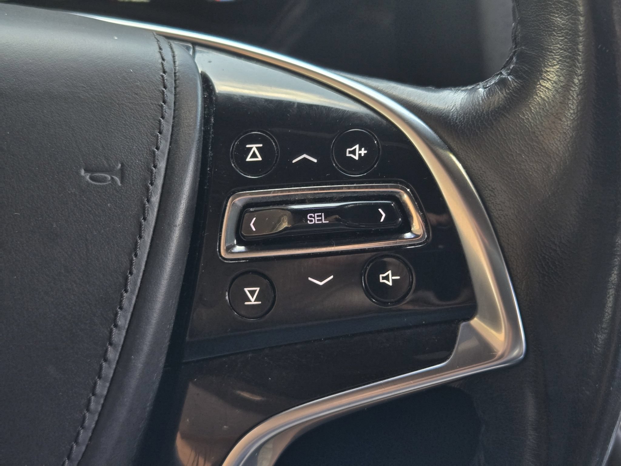 Used 2020 Cadillac Escalade Platinum AWD/4WD image 30