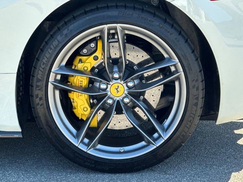 Used 2019 Ferrari 488 Spider image 43