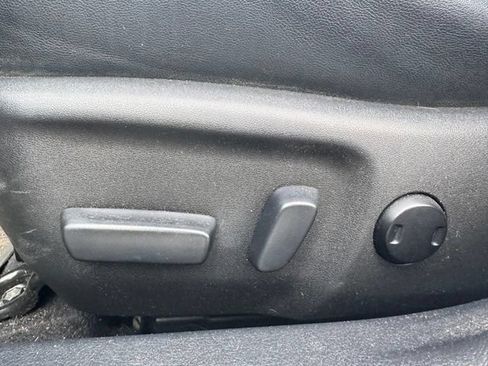 Used 2017 Toyota Camry XLE w/ Moonroof Package FWD image 12
