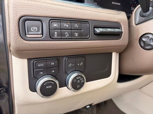 Used 2023 GMC Yukon Denali image 17
