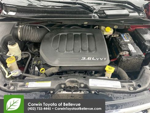 Used 2012 Chrysler Town & Country Touring w/ Entertainment Group #1 FWD image 18