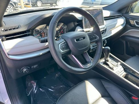 Used 2025 Jeep Compass Limited AWD/4WD image 9