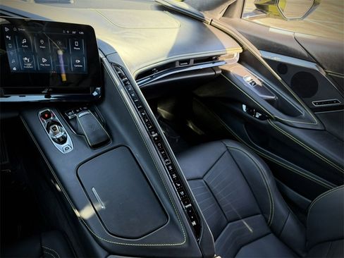 Used 2024 Chevrolet Corvette Stingray Premium Cpe w/ Z51 Performance Package image 31