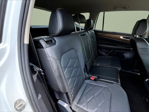 Used 2024 Volkswagen Atlas SE image 17