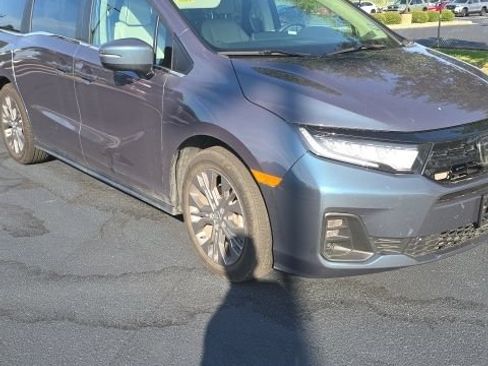 Used 2025 Honda Odyssey Touring image 2
