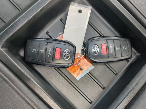 Used 2024 Toyota Tundra Limited w/ Power Package AWD/4WD image 28