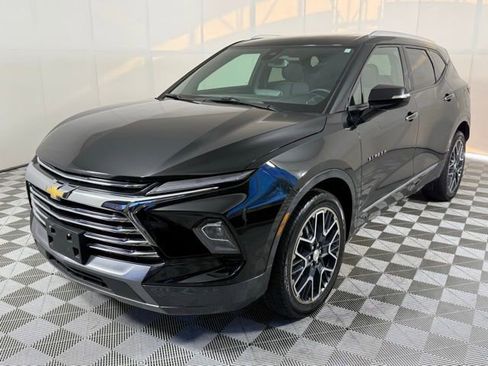 Used 2023 Chevrolet Blazer Premier image 2