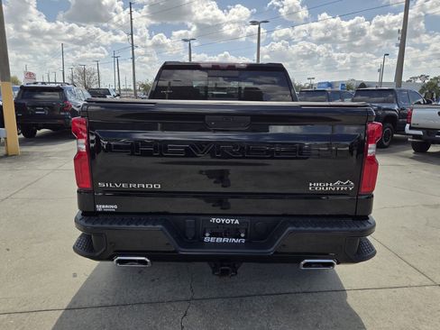 Used 2022 Chevrolet Silverado 1500 High Country w/ Technology Package image 8