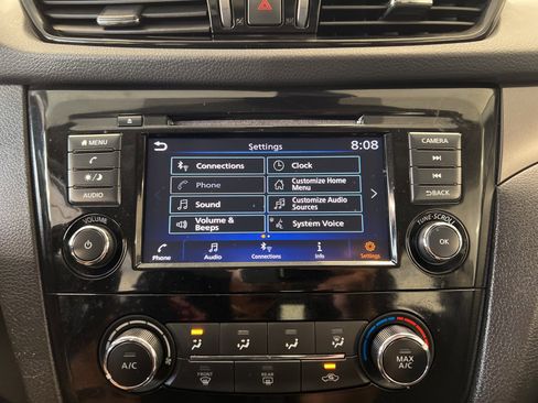 Used 2022 Nissan Rogue Sport S image 17