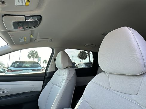 Used 2025 Hyundai Tucson SE image 15