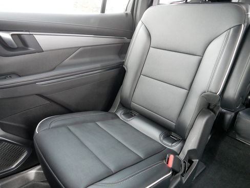 Used 2025 Buick Enclave Preferred image 12