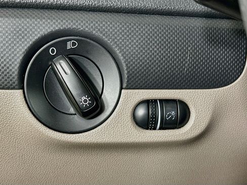 Used 2011 Volkswagen Jetta Sedan FWD image 17
