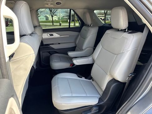 Used 2025 Ford Explorer Active w/ Active Comfort Package AWD/4WD image 36