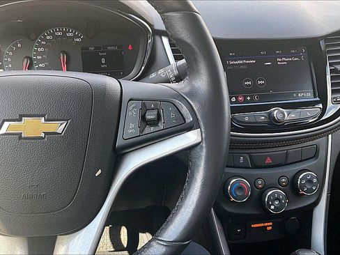 Used 2022 Chevrolet Trax LT w/ LT Convenience Package image 19
