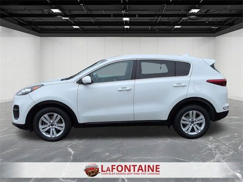 Used 2018 Kia Sportage LX image 2