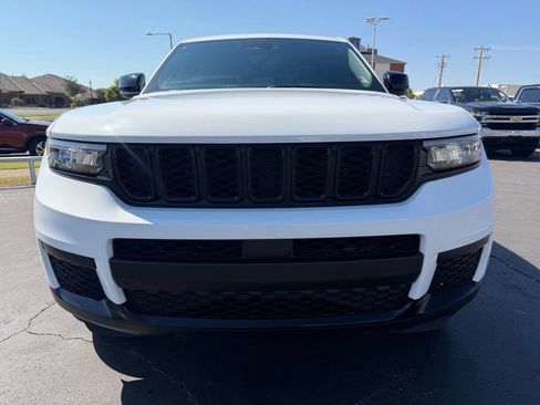 Used 2025 Jeep Grand Cherokee L Laredo RWD image 8