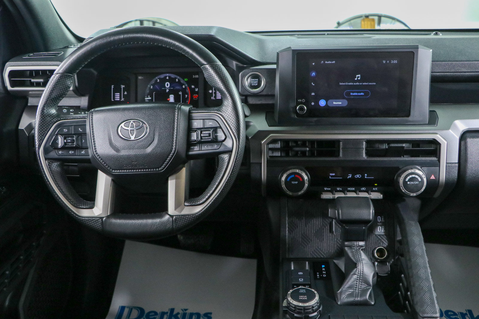 Used 2025 Toyota 4Runner SR5 AWD/4WD image 18