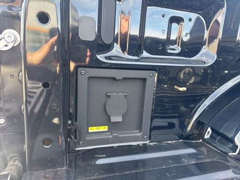 Used 2023 Ford F150 Lariat image 13