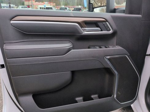 Used 2025 Chevrolet Silverado 2500 LT w/ Convenience Package image 13