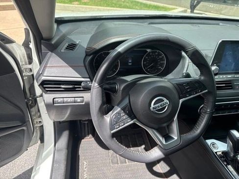 Used 2022 Nissan Altima 2.5 SR w/ Midnight Edition Package FWD image 15