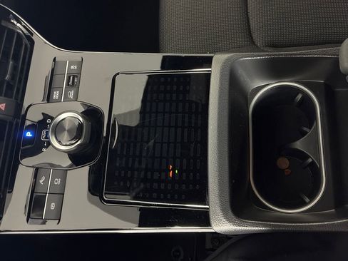 Used 2024 Subaru Solterra Premium image 31