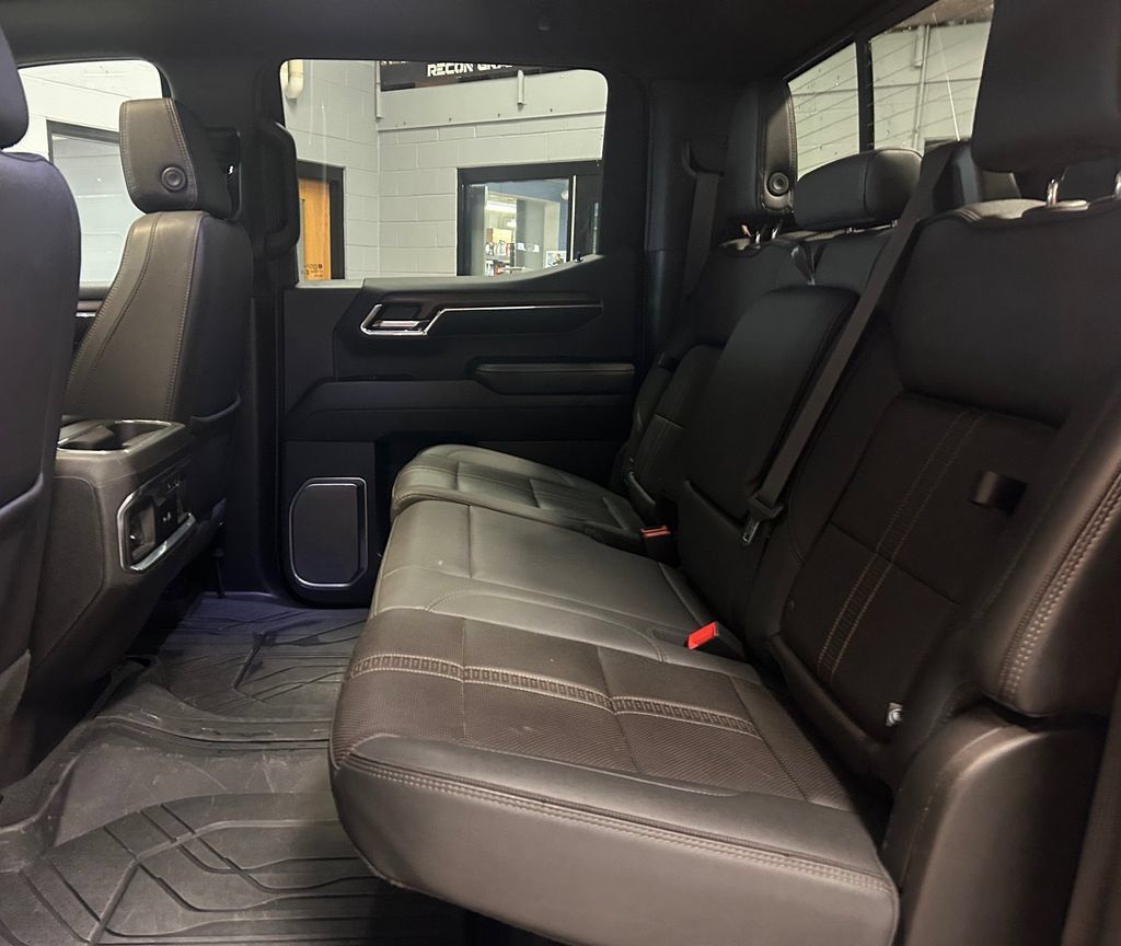 Used 2024 Chevrolet Silverado 1500 High Country w/ Technology Package AWD/4WD image 16