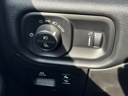 Used 2020 RAM 1500 Big Horn AWD/4WD image 17