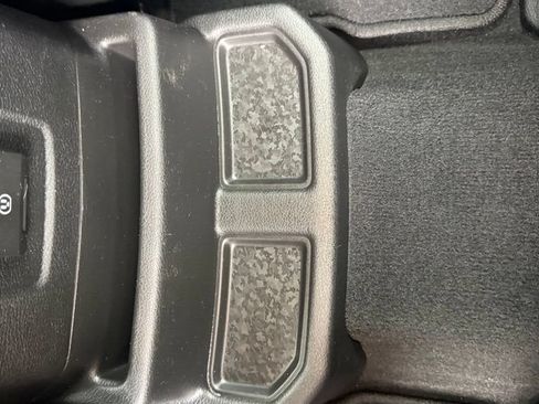Used 2025 Jeep Wrangler Unlimited Sahara w/ Safety Group AWD/4WD image 38