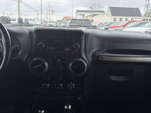 Used 2015 Jeep Wrangler Sport w/ Quick Order Package 24S AWD/4WD image 23