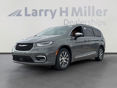 New 2025 Chrysler Pacifica Pinnacle